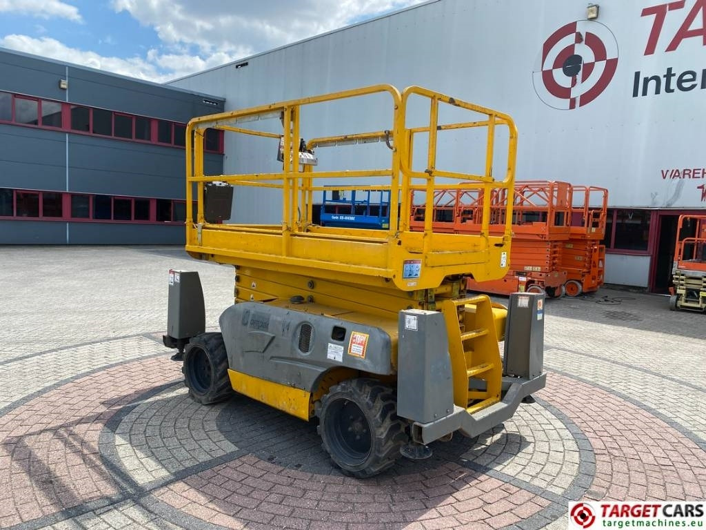 Haulotte Compact 12DX Diesel 4x4 Scissor Work Lift 1206cm - Škarasta podizna platforma: slika Haulotte Compact 12DX Diesel 4x4 Scissor Work Lift 1206cm - Škarasta podizna platforma Haulotte Compact 12DX Diesel 4x4 Scissor Work Lift 1206cm - Škarasta podizna platforma: slika Haulotte Compact 12DX Diesel 4x4 Scissor Work Lift 1206cm - Škarasta podizna platforma