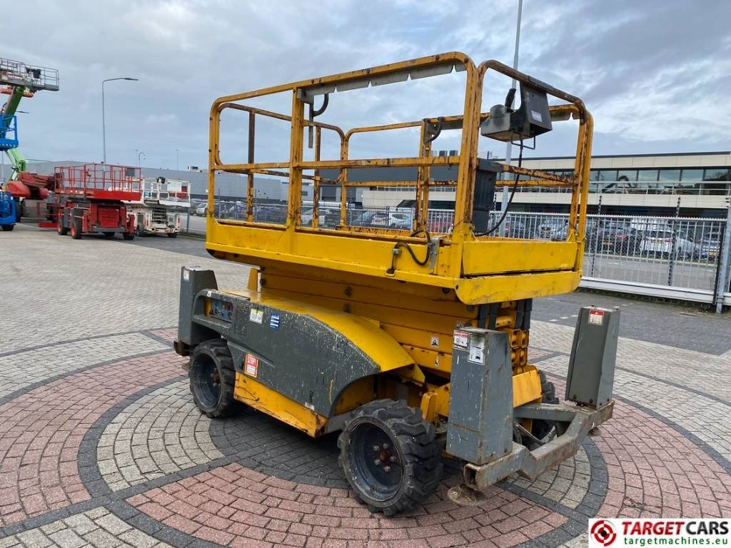 Haulotte Compact 12DX Diesel 4x4 Scissor Work Lift 1206cm - Škarasta podizna platforma: slika Haulotte Compact 12DX Diesel 4x4 Scissor Work Lift 1206cm - Škarasta podizna platforma Haulotte Compact 12DX Diesel 4x4 Scissor Work Lift 1206cm - Škarasta podizna platforma: slika Haulotte Compact 12DX Diesel 4x4 Scissor Work Lift 1206cm - Škarasta podizna platforma