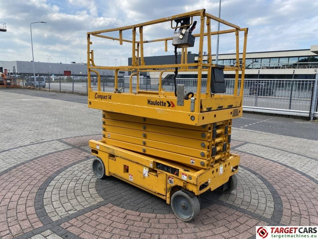 Haulotte Compact 14 Electric Scissor Work Lift 1385cm - Škarasta podizna platforma: slika Haulotte Compact 14 Electric Scissor Work Lift 1385cm - Škarasta podizna platforma Haulotte Compact 14 Electric Scissor Work Lift 1385cm - Škarasta podizna platforma: slika Haulotte Compact 14 Electric Scissor Work Lift 1385cm - Škarasta podizna platforma