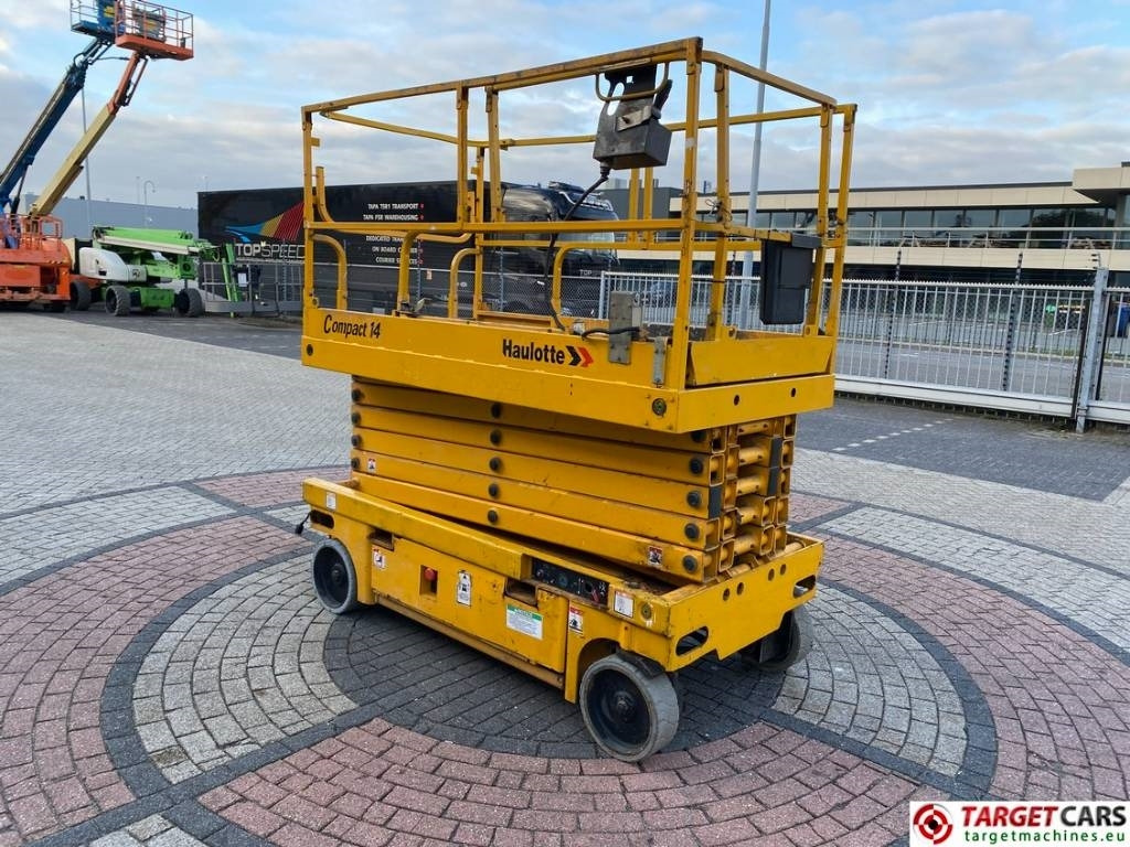 Haulotte Compact 14 Electric Scissor Work Lift 1385cm - Škarasta podizna platforma: slika Haulotte Compact 14 Electric Scissor Work Lift 1385cm - Škarasta podizna platforma Haulotte Compact 14 Electric Scissor Work Lift 1385cm - Škarasta podizna platforma: slika Haulotte Compact 14 Electric Scissor Work Lift 1385cm - Škarasta podizna platforma