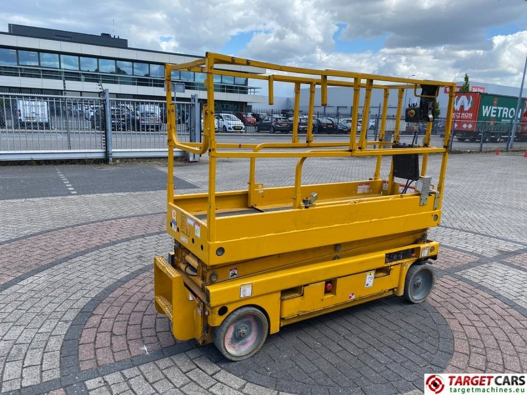 Haulotte Compact 8 Electric Scissor Work Lift 818cm - Škarasta podizna platforma: slika Haulotte Compact 8 Electric Scissor Work Lift 818cm - Škarasta podizna platforma Haulotte Compact 8 Electric Scissor Work Lift 818cm - Škarasta podizna platforma: slika Haulotte Compact 8 Electric Scissor Work Lift 818cm - Škarasta podizna platforma