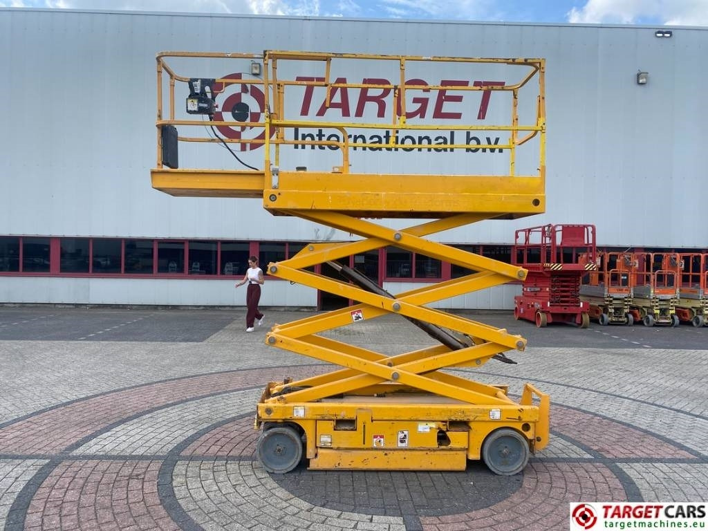 Haulotte Compact 8 Electric Scissor Work Lift 818cm - Škarasta podizna platforma: slika Haulotte Compact 8 Electric Scissor Work Lift 818cm - Škarasta podizna platforma Haulotte Compact 8 Electric Scissor Work Lift 818cm - Škarasta podizna platforma: slika Haulotte Compact 8 Electric Scissor Work Lift 818cm - Škarasta podizna platforma