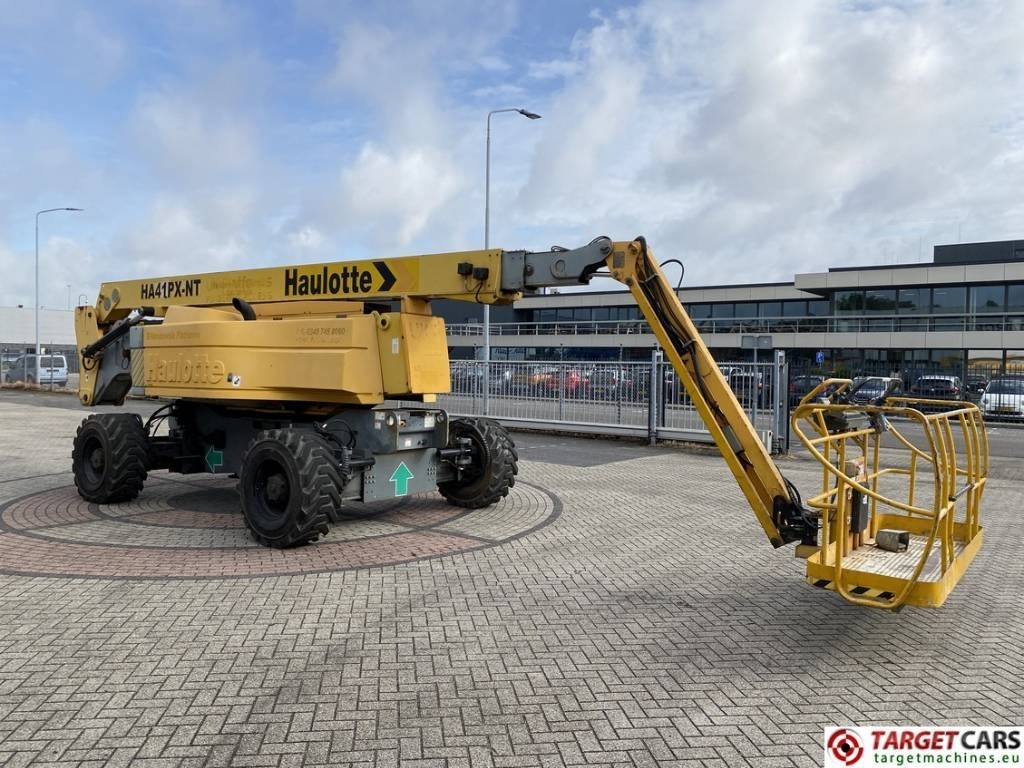 Haulotte HA41PX Articulated 4x4x4 Diesel Boom Work Lift 41M - Zglobni krak: slika Haulotte HA41PX Articulated 4x4x4 Diesel Boom Work Lift 41M - Zglobni krak Haulotte HA41PX Articulated 4x4x4 Diesel Boom Work Lift 41M - Zglobni krak: slika Haulotte HA41PX Articulated 4x4x4 Diesel Boom Work Lift 41M - Zglobni krak