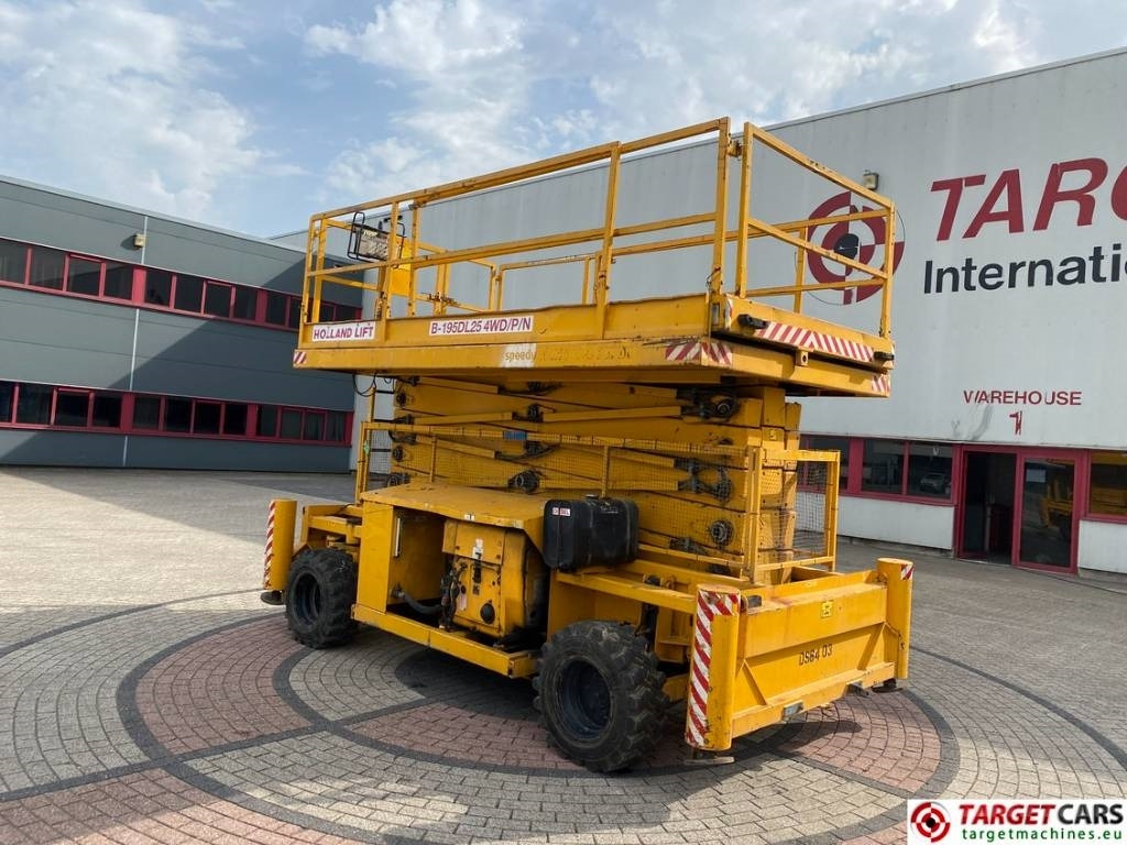 Holland Lift B195DL-25 4WD Diesel 4x4 Scissor Work Lift 2150cm - Škarasta podizna platforma: slika Holland Lift B195DL-25 4WD Diesel 4x4 Scissor Work Lift 2150cm - Škarasta podizna platforma Holland Lift B195DL-25 4WD Diesel 4x4 Scissor Work Lift 2150cm - Škarasta podizna platforma: slika Holland Lift B195DL-25 4WD Diesel 4x4 Scissor Work Lift 2150cm - Škarasta podizna platforma