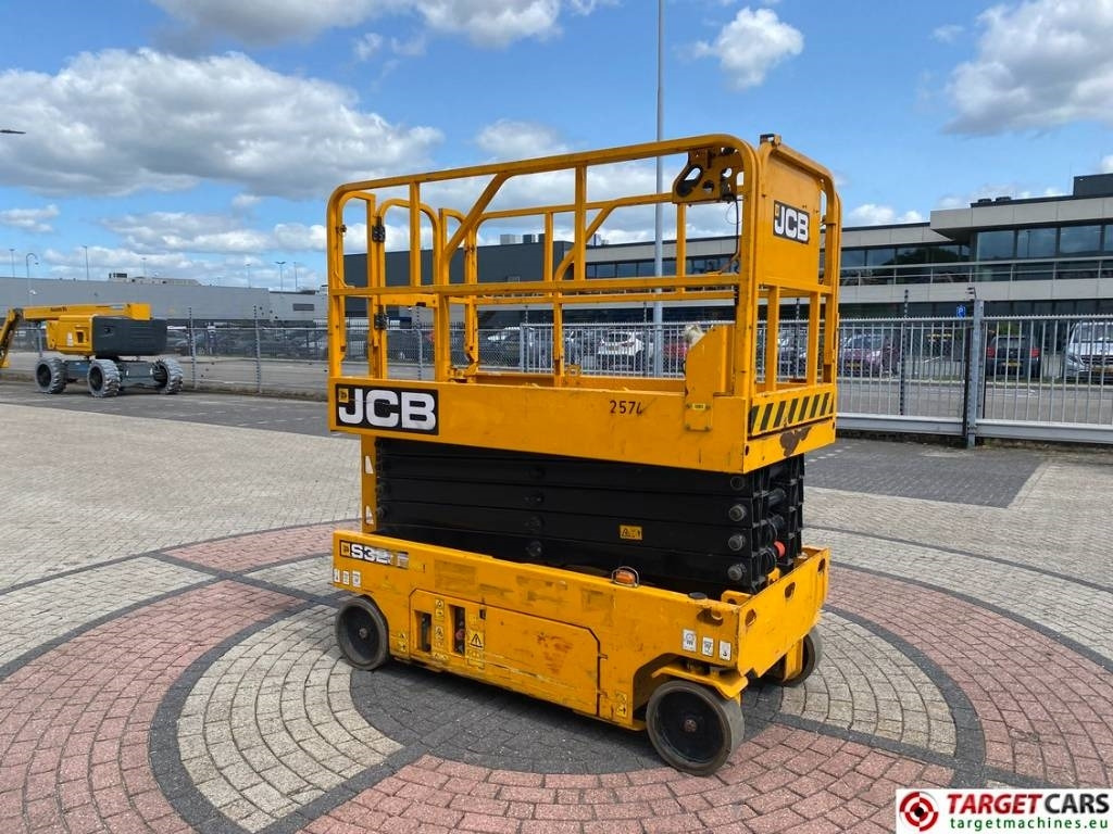 JCB S3246E Electric Scissor Work Lift 1200cm - Škarasta podizna platforma: slika JCB S3246E Electric Scissor Work Lift 1200cm - Škarasta podizna platforma JCB S3246E Electric Scissor Work Lift 1200cm - Škarasta podizna platforma: slika JCB S3246E Electric Scissor Work Lift 1200cm - Škarasta podizna platforma