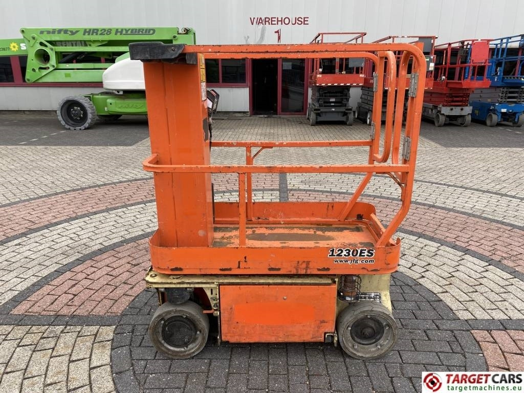 JLG 1230ES Electric Vertical Mast Work Lift 566cm  - Platforma za podizanje stupa u okomitom položaju: slika JLG 1230ES Electric Vertical Mast Work Lift 566cm  - Platforma za podizanje stupa u okomitom položaju JLG 1230ES Electric Vertical Mast Work Lift 566cm  - Platforma za podizanje stupa u okomitom položaju: slika JLG 1230ES Electric Vertical Mast Work Lift 566cm  - Platforma za podizanje stupa u okomitom položaju