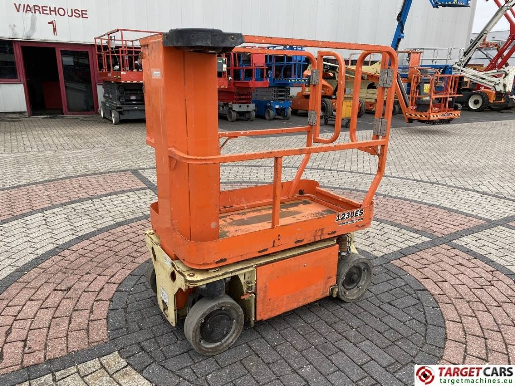JLG 1230ES Electric Vertical Mast Work Lift 566cm  - Platforma za podizanje stupa u okomitom položaju: slika JLG 1230ES Electric Vertical Mast Work Lift 566cm  - Platforma za podizanje stupa u okomitom položaju JLG 1230ES Electric Vertical Mast Work Lift 566cm  - Platforma za podizanje stupa u okomitom položaju: slika JLG 1230ES Electric Vertical Mast Work Lift 566cm  - Platforma za podizanje stupa u okomitom položaju