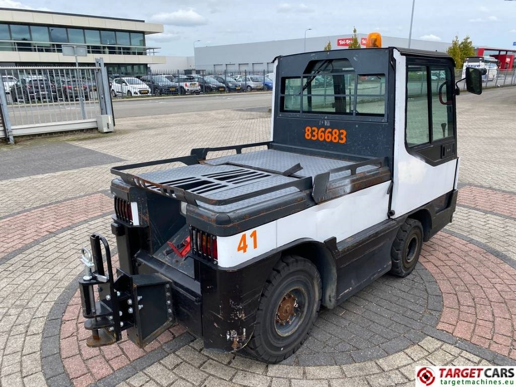 Linde P250 Tow Tug Truck Tractor Electric 80V max 25T - Općinski traktor: slika Linde P250 Tow Tug Truck Tractor Electric 80V max 25T - Općinski traktor Linde P250 Tow Tug Truck Tractor Electric 80V max 25T - Općinski traktor: slika Linde P250 Tow Tug Truck Tractor Electric 80V max 25T - Općinski traktor