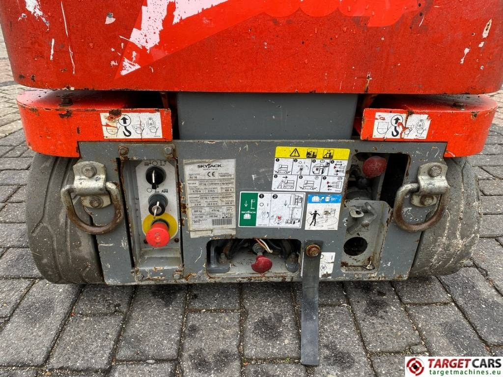 Platforma za podizanje stupa u okomitom položaju SkyJack SJ16 Electric Vertical Mast Work Lift 675cm: slika Platforma za podizanje stupa u okomitom položaju SkyJack SJ16 Electric Vertical Mast Work Lift 675cm Platforma za podizanje stupa u okomitom položaju SkyJack SJ16 Electric Vertical Mast Work Lift 675cm: slika Platforma za podizanje stupa u okomitom položaju SkyJack SJ16 Electric Vertical Mast Work Lift 675cm