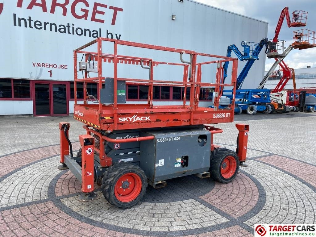 SkyJack SJ6826 RT Diesel 4x4 Scissor 6826 Work Lift 992cm - Škarasta podizna platforma: slika SkyJack SJ6826 RT Diesel 4x4 Scissor 6826 Work Lift 992cm - Škarasta podizna platforma SkyJack SJ6826 RT Diesel 4x4 Scissor 6826 Work Lift 992cm - Škarasta podizna platforma: slika SkyJack SJ6826 RT Diesel 4x4 Scissor 6826 Work Lift 992cm - Škarasta podizna platforma