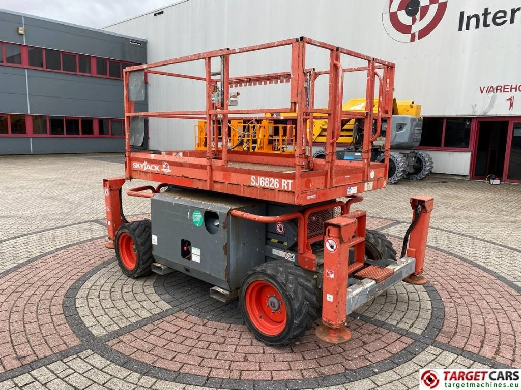 SkyJack SJ6826 RT Diesel 4x4 Scissor Work Lift 992cm - Škarasta podizna platforma: slika SkyJack SJ6826 RT Diesel 4x4 Scissor Work Lift 992cm - Škarasta podizna platforma SkyJack SJ6826 RT Diesel 4x4 Scissor Work Lift 992cm - Škarasta podizna platforma: slika SkyJack SJ6826 RT Diesel 4x4 Scissor Work Lift 992cm - Škarasta podizna platforma