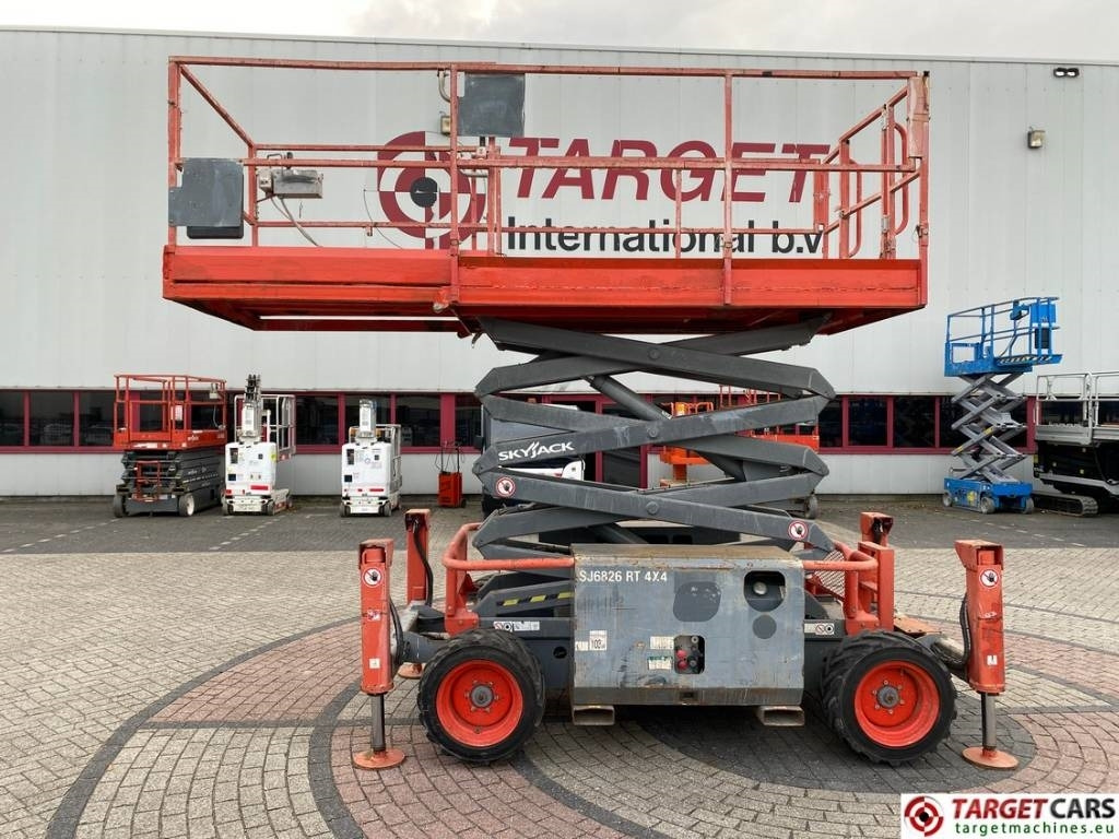 SkyJack SJ6826 RT Diesel 4x4 Scissor Work Lift 992cm - Škarasta podizna platforma: slika SkyJack SJ6826 RT Diesel 4x4 Scissor Work Lift 992cm - Škarasta podizna platforma SkyJack SJ6826 RT Diesel 4x4 Scissor Work Lift 992cm - Škarasta podizna platforma: slika SkyJack SJ6826 RT Diesel 4x4 Scissor Work Lift 992cm - Škarasta podizna platforma