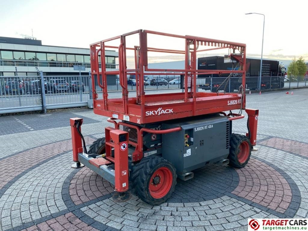 SkyJack SJ6826RT Diesel 4x4 Scissor 6826 Work Lift 992cm - Škarasta podizna platforma: slika SkyJack SJ6826RT Diesel 4x4 Scissor 6826 Work Lift 992cm - Škarasta podizna platforma SkyJack SJ6826RT Diesel 4x4 Scissor 6826 Work Lift 992cm - Škarasta podizna platforma: slika SkyJack SJ6826RT Diesel 4x4 Scissor 6826 Work Lift 992cm - Škarasta podizna platforma