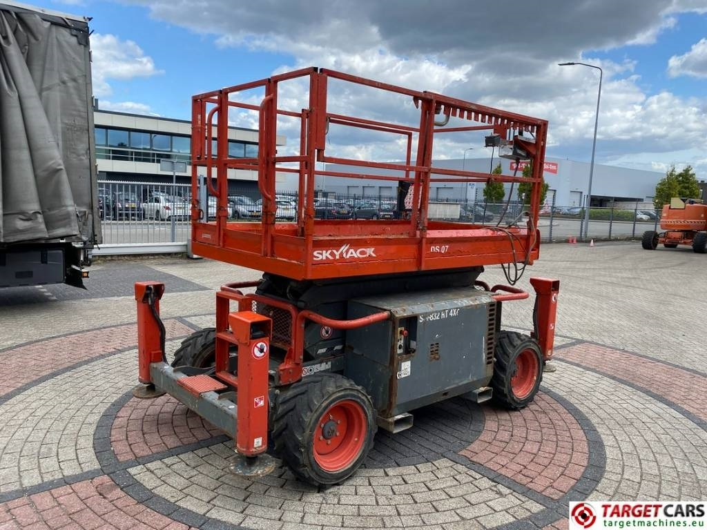 SkyJack SJ6832 RT 6832 Diesel 4x4 Scissor Work Lift 1180cm - Škarasta podizna platforma: slika SkyJack SJ6832 RT 6832 Diesel 4x4 Scissor Work Lift 1180cm - Škarasta podizna platforma SkyJack SJ6832 RT 6832 Diesel 4x4 Scissor Work Lift 1180cm - Škarasta podizna platforma: slika SkyJack SJ6832 RT 6832 Diesel 4x4 Scissor Work Lift 1180cm - Škarasta podizna platforma