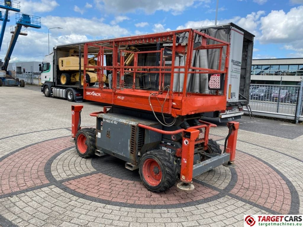 SkyJack SJ6832 RT 6832 Diesel 4x4 Scissor Work Lift 1180cm - Škarasta podizna platforma: slika SkyJack SJ6832 RT 6832 Diesel 4x4 Scissor Work Lift 1180cm - Škarasta podizna platforma SkyJack SJ6832 RT 6832 Diesel 4x4 Scissor Work Lift 1180cm - Škarasta podizna platforma: slika SkyJack SJ6832 RT 6832 Diesel 4x4 Scissor Work Lift 1180cm - Škarasta podizna platforma