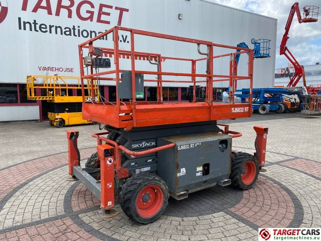 SkyJack SJ6832 RT 6832 Diesel 4x4 Scissor Work Lift 1180cm - Škarasta podizna platforma: slika SkyJack SJ6832 RT 6832 Diesel 4x4 Scissor Work Lift 1180cm - Škarasta podizna platforma SkyJack SJ6832 RT 6832 Diesel 4x4 Scissor Work Lift 1180cm - Škarasta podizna platforma: slika SkyJack SJ6832 RT 6832 Diesel 4x4 Scissor Work Lift 1180cm - Škarasta podizna platforma