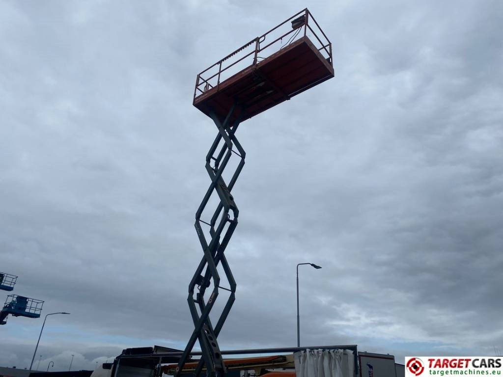 Škarasta podizna platforma SkyJack SJ6832 RT Diesel 4x4 Scissor Work Lift 1180cm: slika Škarasta podizna platforma SkyJack SJ6832 RT Diesel 4x4 Scissor Work Lift 1180cm