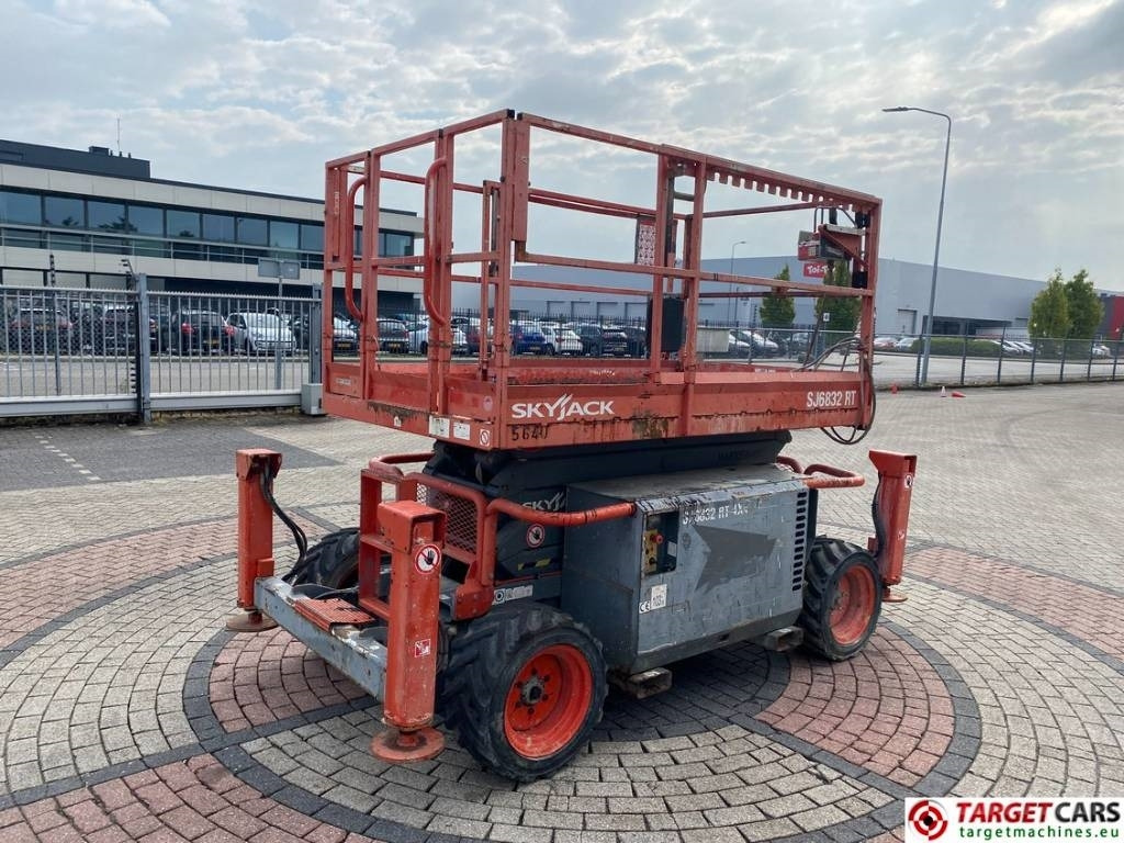 SkyJack SJ6832 RT Diesel 4x4 Scissor Work Lift 1180cm - Škarasta podizna platforma: slika SkyJack SJ6832 RT Diesel 4x4 Scissor Work Lift 1180cm - Škarasta podizna platforma SkyJack SJ6832 RT Diesel 4x4 Scissor Work Lift 1180cm - Škarasta podizna platforma: slika SkyJack SJ6832 RT Diesel 4x4 Scissor Work Lift 1180cm - Škarasta podizna platforma