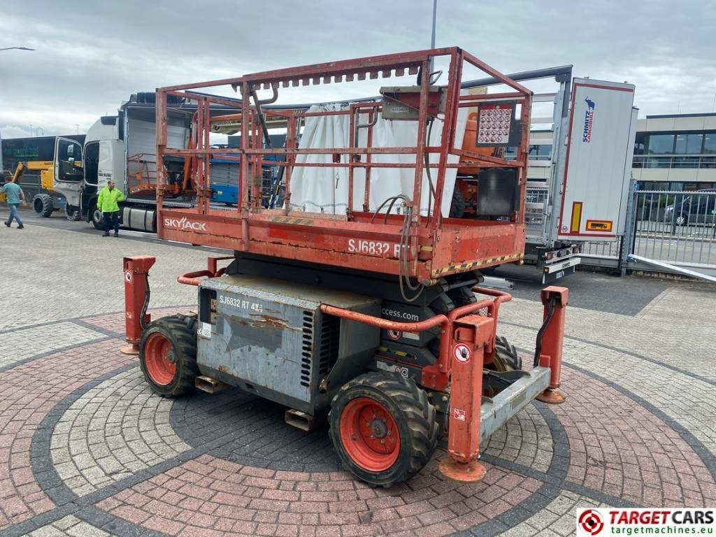 SkyJack SJ6832 RT Diesel 4x4 Scissor Work Lift 1180cm - Škarasta podizna platforma: slika SkyJack SJ6832 RT Diesel 4x4 Scissor Work Lift 1180cm - Škarasta podizna platforma SkyJack SJ6832 RT Diesel 4x4 Scissor Work Lift 1180cm - Škarasta podizna platforma: slika SkyJack SJ6832 RT Diesel 4x4 Scissor Work Lift 1180cm - Škarasta podizna platforma