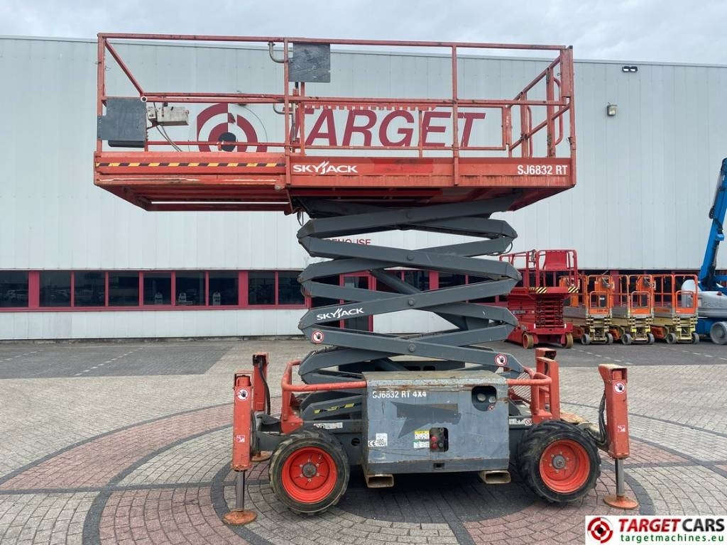 SkyJack SJ6832 RT Diesel 4x4 Scissor Work Lift 1180cm - Škarasta podizna platforma: slika SkyJack SJ6832 RT Diesel 4x4 Scissor Work Lift 1180cm - Škarasta podizna platforma SkyJack SJ6832 RT Diesel 4x4 Scissor Work Lift 1180cm - Škarasta podizna platforma: slika SkyJack SJ6832 RT Diesel 4x4 Scissor Work Lift 1180cm - Škarasta podizna platforma