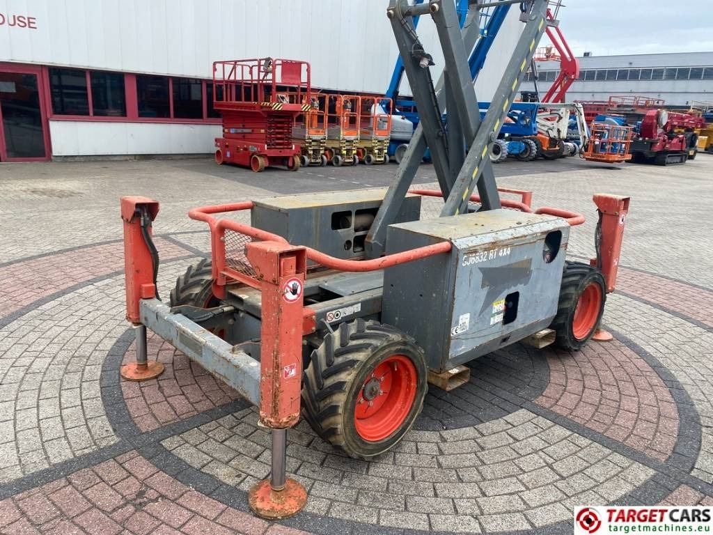 Škarasta podizna platforma SkyJack SJ6832 RT Diesel 4x4 Scissor Work Lift 1180cm: slika Škarasta podizna platforma SkyJack SJ6832 RT Diesel 4x4 Scissor Work Lift 1180cm