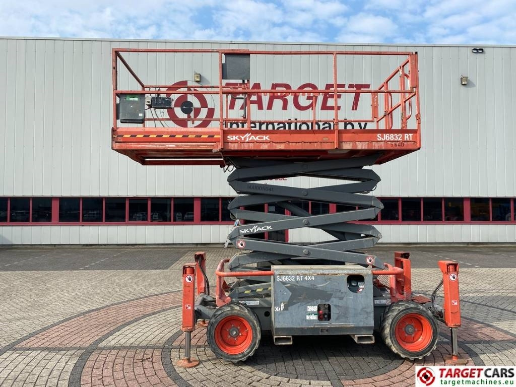 SkyJack SJ6832 RT Diesel 4x4 Scissor Work Lift 1180cm - Škarasta podizna platforma: slika SkyJack SJ6832 RT Diesel 4x4 Scissor Work Lift 1180cm - Škarasta podizna platforma SkyJack SJ6832 RT Diesel 4x4 Scissor Work Lift 1180cm - Škarasta podizna platforma: slika SkyJack SJ6832 RT Diesel 4x4 Scissor Work Lift 1180cm - Škarasta podizna platforma