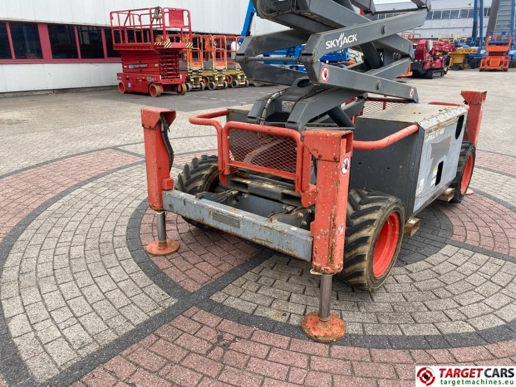 Škarasta podizna platforma SkyJack SJ6832 RT Diesel 4x4 Scissor Work Lift 1180cm: slika Škarasta podizna platforma SkyJack SJ6832 RT Diesel 4x4 Scissor Work Lift 1180cm