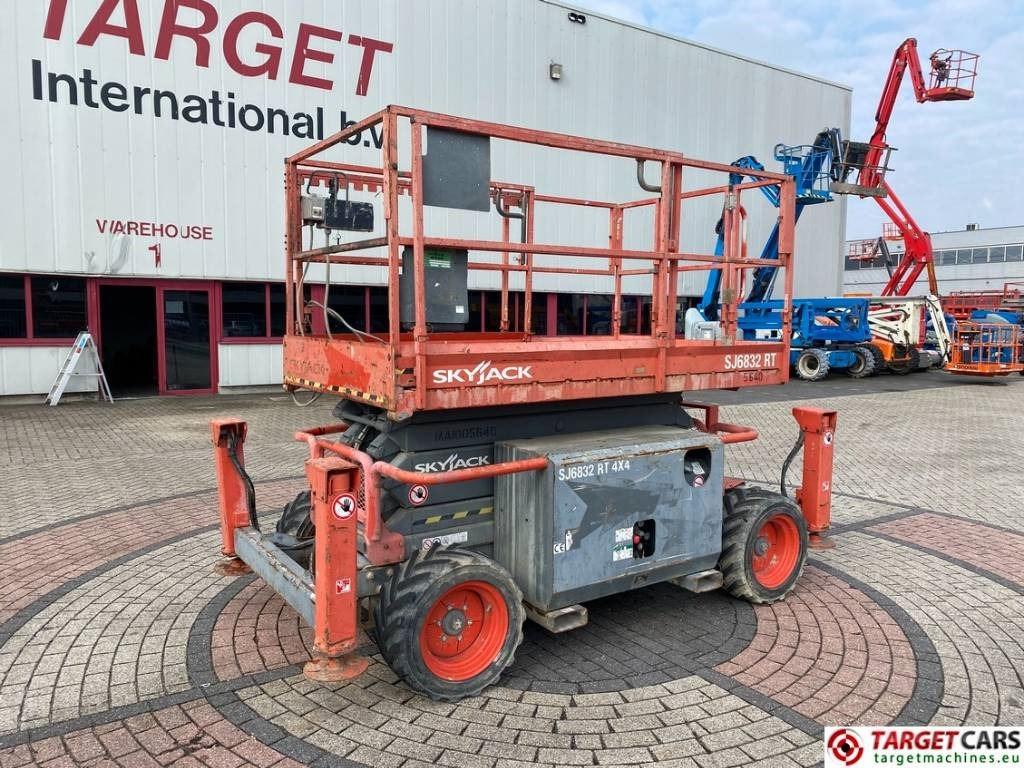 SkyJack SJ6832 RT Diesel 4x4 Scissor Work Lift 1180cm - Škarasta podizna platforma: slika SkyJack SJ6832 RT Diesel 4x4 Scissor Work Lift 1180cm - Škarasta podizna platforma SkyJack SJ6832 RT Diesel 4x4 Scissor Work Lift 1180cm - Škarasta podizna platforma: slika SkyJack SJ6832 RT Diesel 4x4 Scissor Work Lift 1180cm - Škarasta podizna platforma