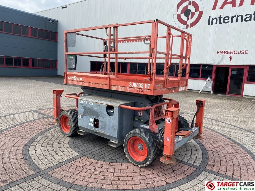 SkyJack SJ6832 RT Diesel 4x4 Scissor Work Lift 1180cm - Škarasta podizna platforma: slika SkyJack SJ6832 RT Diesel 4x4 Scissor Work Lift 1180cm - Škarasta podizna platforma SkyJack SJ6832 RT Diesel 4x4 Scissor Work Lift 1180cm - Škarasta podizna platforma: slika SkyJack SJ6832 RT Diesel 4x4 Scissor Work Lift 1180cm - Škarasta podizna platforma