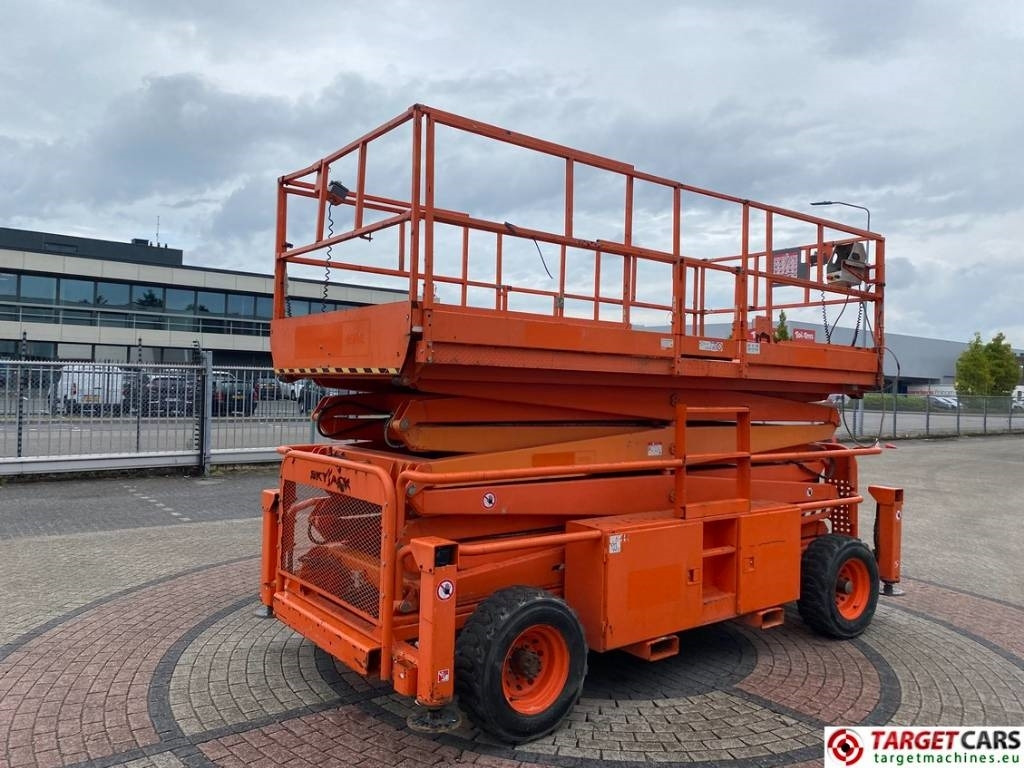 SkyJack SJ9250 RT Diesel 4x4 Scissor Work Lift 1720cm - Škarasta podizna platforma: slika SkyJack SJ9250 RT Diesel 4x4 Scissor Work Lift 1720cm - Škarasta podizna platforma SkyJack SJ9250 RT Diesel 4x4 Scissor Work Lift 1720cm - Škarasta podizna platforma: slika SkyJack SJ9250 RT Diesel 4x4 Scissor Work Lift 1720cm - Škarasta podizna platforma