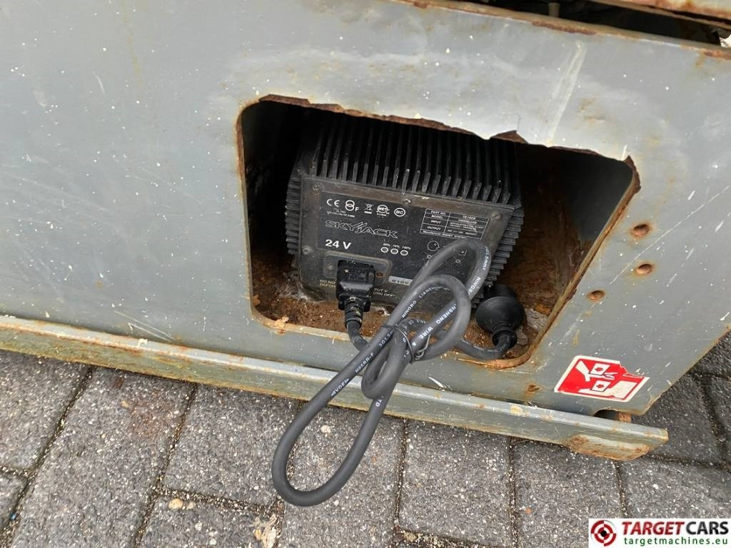 Škarasta podizna platforma SkyJack SJIII-4632 Electric Scissor SJ4632 WorkLift 1170cm: slika Škarasta podizna platforma SkyJack SJIII-4632 Electric Scissor SJ4632 WorkLift 1170cm