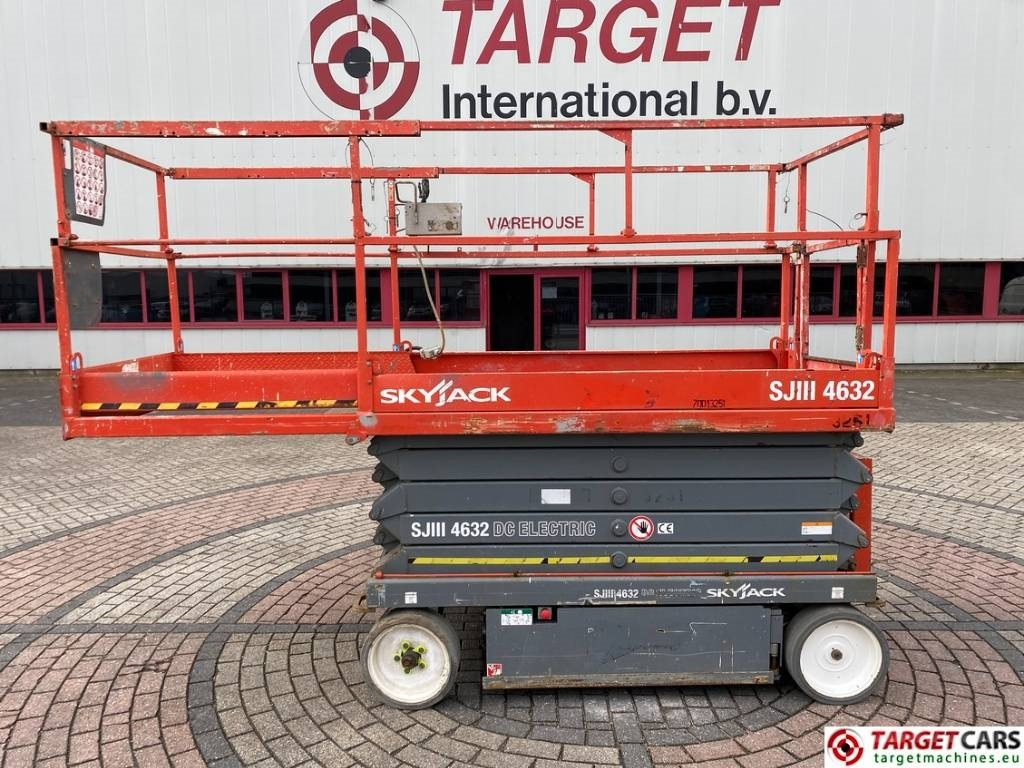 SkyJack SJIII-4632 Electric Scissor Work Lift 1170cm - Škarasta podizna platforma: slika SkyJack SJIII-4632 Electric Scissor Work Lift 1170cm - Škarasta podizna platforma SkyJack SJIII-4632 Electric Scissor Work Lift 1170cm - Škarasta podizna platforma: slika SkyJack SJIII-4632 Electric Scissor Work Lift 1170cm - Škarasta podizna platforma