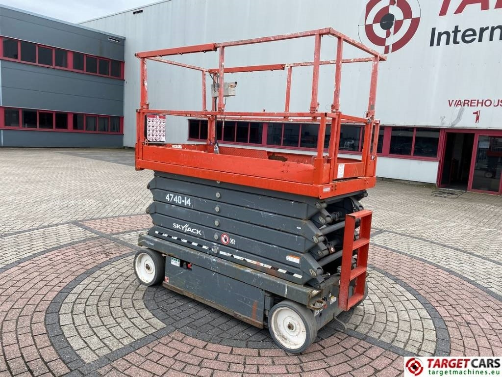 SkyJack SJIII-4740 Electric Scissor Work Lift 1380cm - Škarasta podizna platforma: slika SkyJack SJIII-4740 Electric Scissor Work Lift 1380cm - Škarasta podizna platforma SkyJack SJIII-4740 Electric Scissor Work Lift 1380cm - Škarasta podizna platforma: slika SkyJack SJIII-4740 Electric Scissor Work Lift 1380cm - Škarasta podizna platforma
