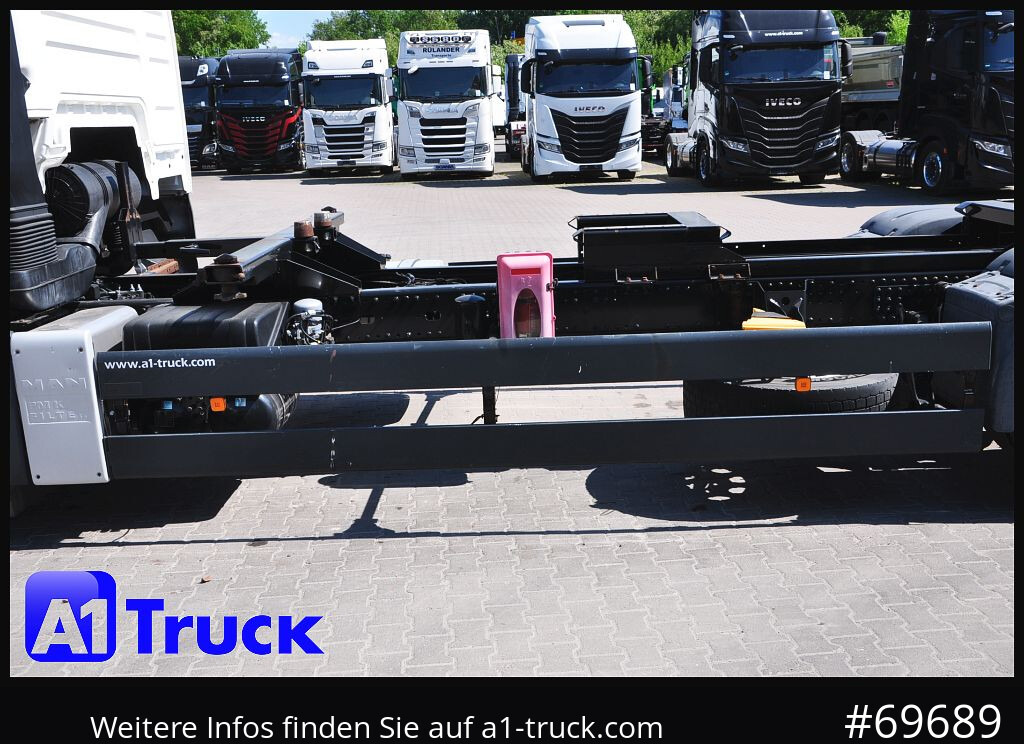MAN TGA 18,360, BDF, 7,45, 5 Sitzer, 190 tkm - Transporter kontejnera/ Kamion s izmjenjivim sanducima: slika MAN TGA 18,360, BDF, 7,45, 5 Sitzer, 190 tkm - Transporter kontejnera/ Kamion s izmjenjivim sanducima MAN TGA 18,360, BDF, 7,45, 5 Sitzer, 190 tkm - Transporter kontejnera/ Kamion s izmjenjivim sanducima: slika MAN TGA 18,360, BDF, 7,45, 5 Sitzer, 190 tkm - Transporter kontejnera/ Kamion s izmjenjivim sanducima