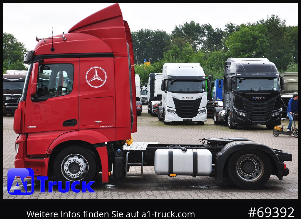 Tegljač MERCEDES-BENZ Actros 1832, Lowliner, 1 Vorbesitzer: slika Tegljač MERCEDES-BENZ Actros 1832, Lowliner, 1 Vorbesitzer
