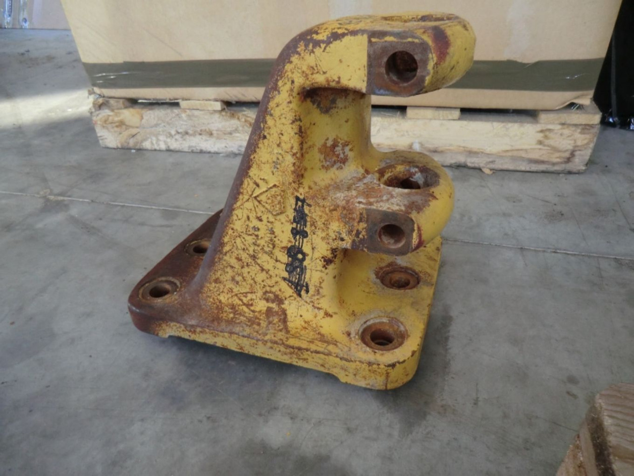 Caterpillar 735 Supporto barra equilibratrice frontale - Karoserija i eksterijer za Građevinski strojevi: slika Caterpillar 735 Supporto barra equilibratrice frontale - Karoserija i eksterijer za Građevinski strojevi Caterpillar 735 Supporto barra equilibratrice frontale - Karoserija i eksterijer za Građevinski strojevi: slika Caterpillar 735 Supporto barra equilibratrice frontale - Karoserija i eksterijer za Građevinski strojevi