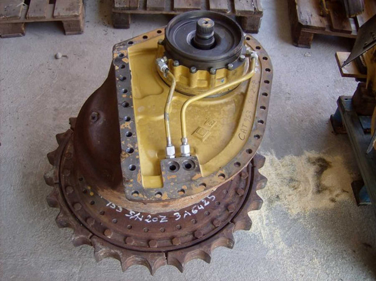 Caterpillar 953 RIDUTTORE DI TRASLAZIONE DESTRO COMPLETO DI RUOTA MOTRICE 3A6425 - Prijenos za Građevinski strojevi: slika Caterpillar 953 RIDUTTORE DI TRASLAZIONE DESTRO COMPLETO DI RUOTA MOTRICE 3A6425 - Prijenos za Građevinski strojevi Caterpillar 953 RIDUTTORE DI TRASLAZIONE DESTRO COMPLETO DI RUOTA MOTRICE 3A6425 - Prijenos za Građevinski strojevi: slika Caterpillar 953 RIDUTTORE DI TRASLAZIONE DESTRO COMPLETO DI RUOTA MOTRICE 3A6425 - Prijenos za Građevinski strojevi