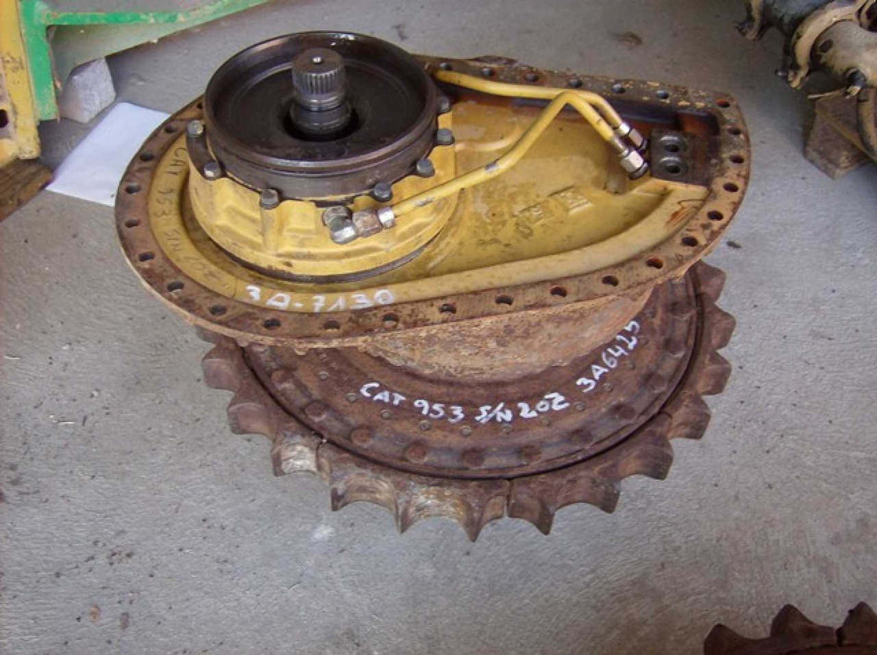 Caterpillar 953 RIDUTTORE DI TRASLAZIONE DESTRO COMPLETO DI RUOTA MOTRICE 3A6425 - Prijenos za Građevinski strojevi: slika Caterpillar 953 RIDUTTORE DI TRASLAZIONE DESTRO COMPLETO DI RUOTA MOTRICE 3A6425 - Prijenos za Građevinski strojevi Caterpillar 953 RIDUTTORE DI TRASLAZIONE DESTRO COMPLETO DI RUOTA MOTRICE 3A6425 - Prijenos za Građevinski strojevi: slika Caterpillar 953 RIDUTTORE DI TRASLAZIONE DESTRO COMPLETO DI RUOTA MOTRICE 3A6425 - Prijenos za Građevinski strojevi