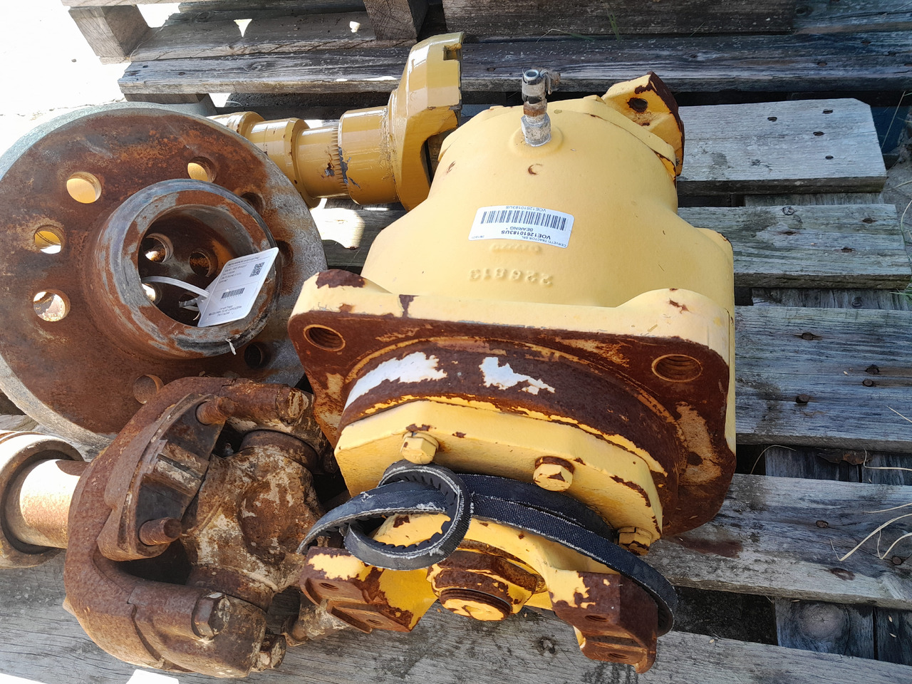 VOLVO L330E SUPPORT BEARING PROPELLER SHAFT - Prijenos za Građevinski strojevi: slika VOLVO L330E SUPPORT BEARING PROPELLER SHAFT - Prijenos za Građevinski strojevi VOLVO L330E SUPPORT BEARING PROPELLER SHAFT - Prijenos za Građevinski strojevi: slika VOLVO L330E SUPPORT BEARING PROPELLER SHAFT - Prijenos za Građevinski strojevi