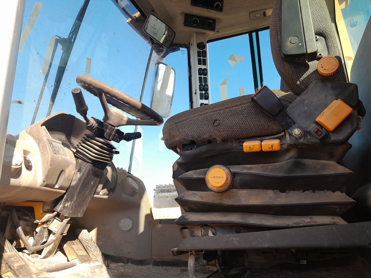 Volvo L110F - Utovarivač na kotačima: slika Volvo L110F - Utovarivač na kotačima Volvo L110F - Utovarivač na kotačima: slika Volvo L110F - Utovarivač na kotačima