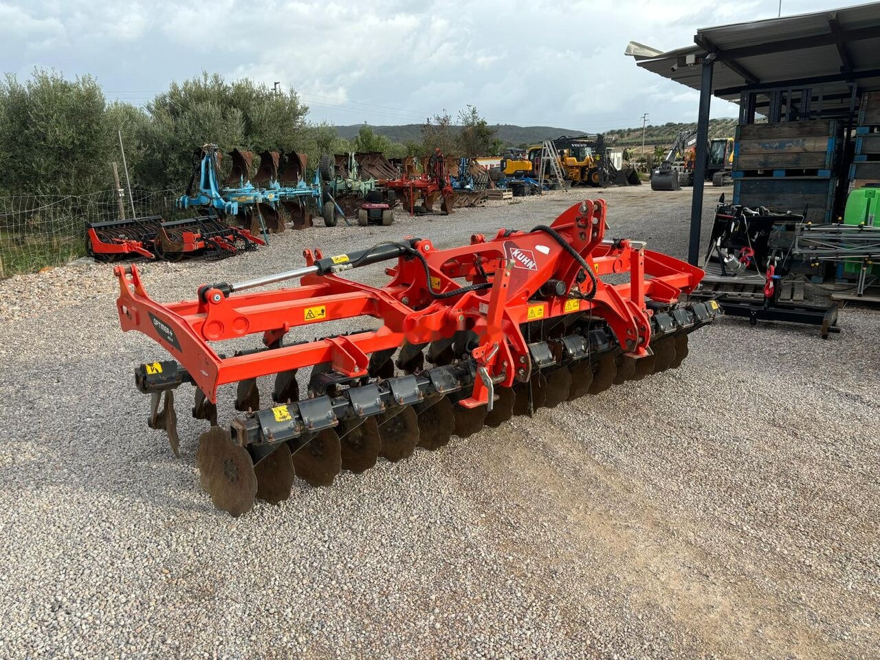 Kuhn OPTIMER +403R - Tanjurača: slika Kuhn OPTIMER +403R - Tanjurača Kuhn OPTIMER +403R - Tanjurača: slika Kuhn OPTIMER +403R - Tanjurača