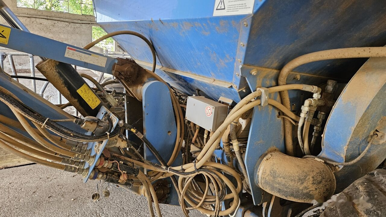 Lemken SOLITAIR 9/500 KA-DS 150 + HELIODOR 9/500 - Sijačica: slika Lemken SOLITAIR 9/500 KA-DS 150 + HELIODOR 9/500 - Sijačica Lemken SOLITAIR 9/500 KA-DS 150 + HELIODOR 9/500 - Sijačica: slika Lemken SOLITAIR 9/500 KA-DS 150 + HELIODOR 9/500 - Sijačica