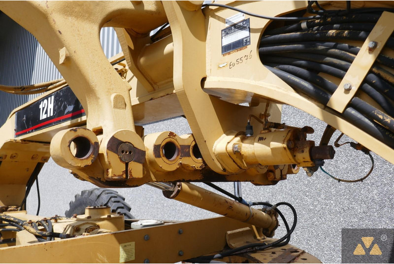 Grejder Caterpillar 12H: slika Grejder Caterpillar 12H