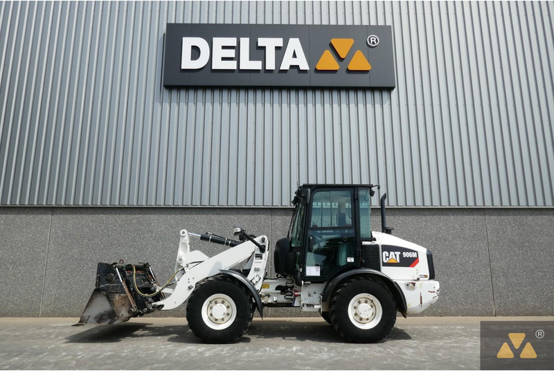 Caterpillar 906M - Utovarivač na kotačima: slika Caterpillar 906M - Utovarivač na kotačima Caterpillar 906M - Utovarivač na kotačima: slika Caterpillar 906M - Utovarivač na kotačima