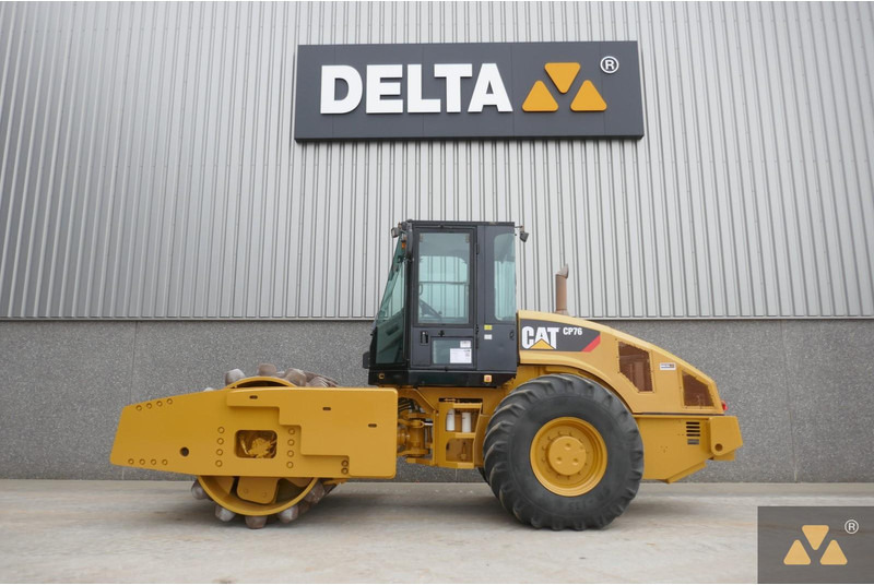 Valjak Caterpillar CP76: slika Valjak Caterpillar CP76