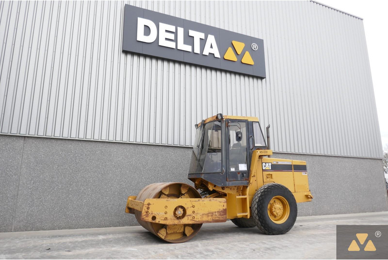 Caterpillar CS433C - Valjak: slika Caterpillar CS433C - Valjak Caterpillar CS433C - Valjak: slika Caterpillar CS433C - Valjak