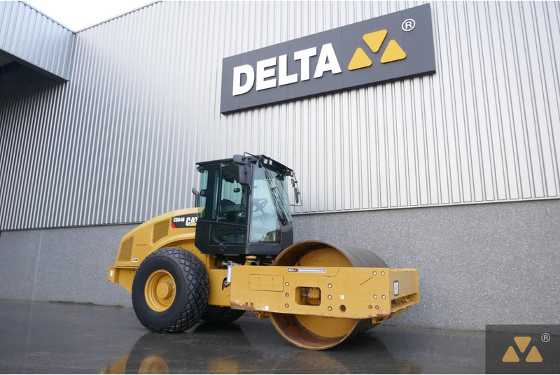 Caterpillar CS64B - Valjak: slika Caterpillar CS64B - Valjak Caterpillar CS64B - Valjak: slika Caterpillar CS64B - Valjak