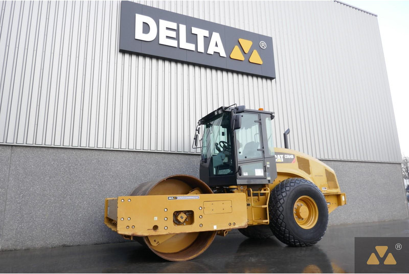 Caterpillar CS64B - Valjak: slika Caterpillar CS64B - Valjak Caterpillar CS64B - Valjak: slika Caterpillar CS64B - Valjak