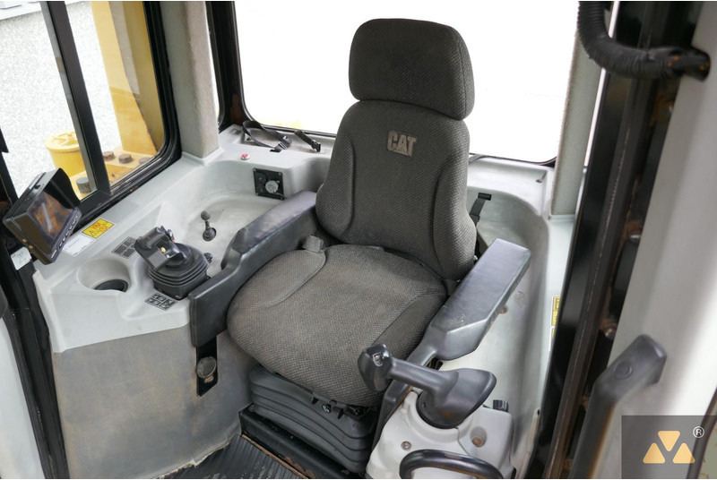 Buldožer Caterpillar D6T LGP: slika Buldožer Caterpillar D6T LGP