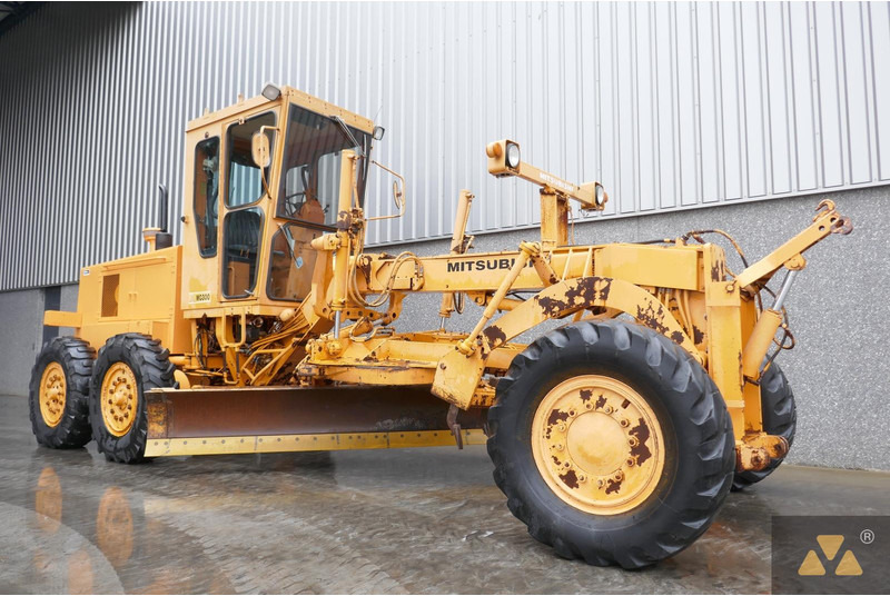 Mitsubishi MG300 - Grejder: slika Mitsubishi MG300 - Grejder Mitsubishi MG300 - Grejder: slika Mitsubishi MG300 - Grejder